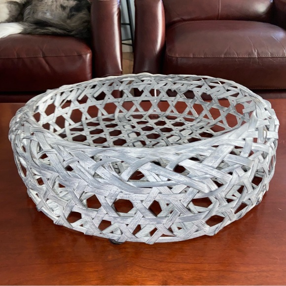 CUTE TABLE TOP WICKER BASKET - Picture 1 of 4